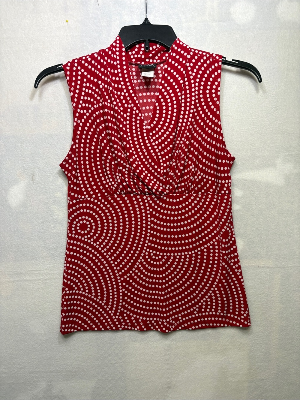 JKLA Sleeveless Red Polka Dot V-Neck Top size medium